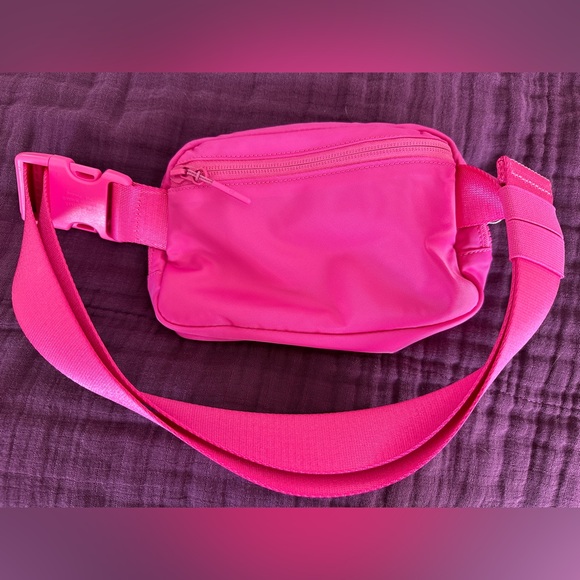NWT Lululemon Sonic Pink Everywhere Belt Bag - Picture 2 of 10